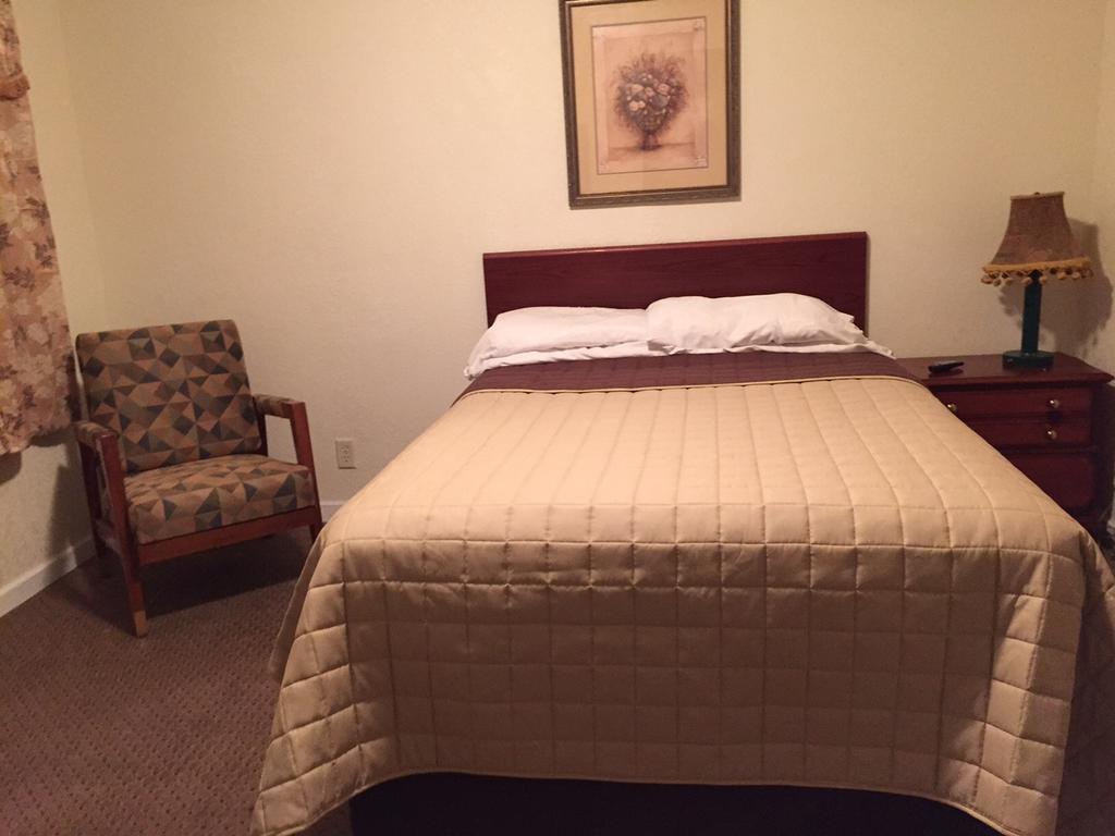 Highland Court Motel Fairmont Eksteriør billede